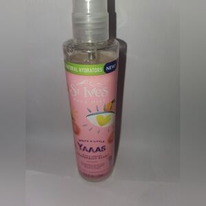 St. Ives Yaaas Grapefruit Face Mist